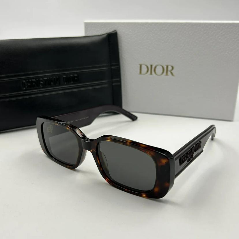 แว่นตากันแดด Dior รุ่น S2U 24A0