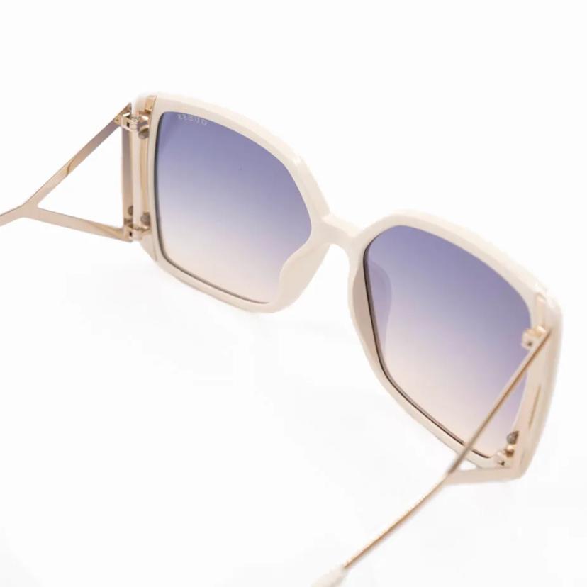 แว่นตากันแดด Guess รุ่น GU7751 59C