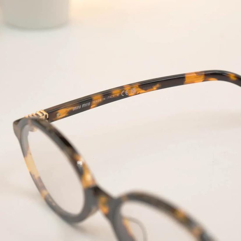 แว่นตากันแดด รุ่น MU 04ZSF VAU08N