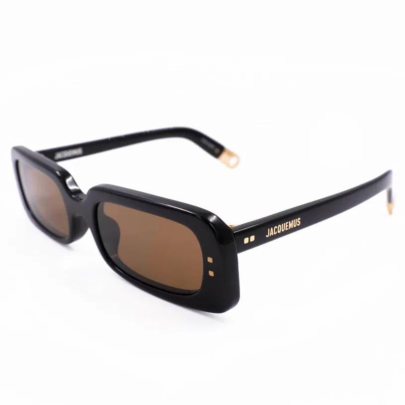 แว่นตากันแดด JACQUEMUS รุ่น JAC47C1SUN