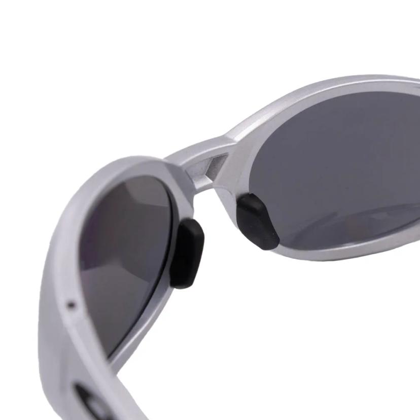 แว่นกันแดด Oakley รุ่น OO9438-943805-58