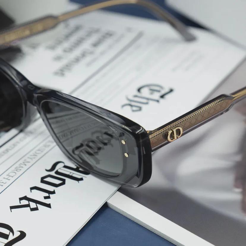 แว่นตากันแดด Dior รุ่น S21 45A1