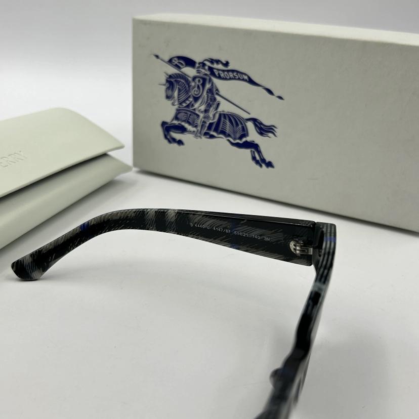 แว่นตากันแดด รุ่น 0BE4440U